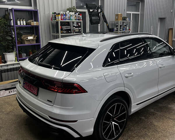 Белый Ауди Q8, объемом двигателя 3 л и пробегом 39 тыс. км за 73500 $, фото 46 на Automoto.ua