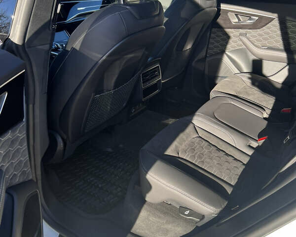 Белый Ауди Q8, объемом двигателя 3 л и пробегом 39 тыс. км за 73500 $, фото 51 на Automoto.ua