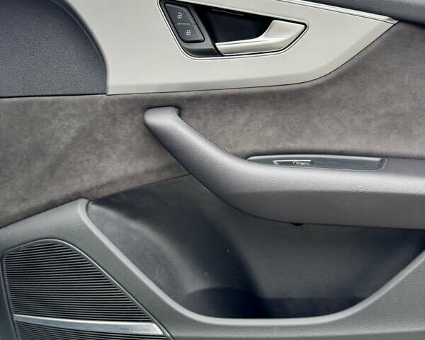 Білий Ауді Q8, об'ємом двигуна 2.97 л та пробігом 94 тис. км за 72500 $, фото 48 на Automoto.ua