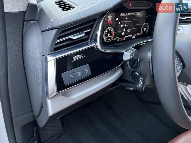 Ауди Q8 2023 в Киеве на Automoto.ua Белый Ауди Q8, объемом двигателя 2.97 л и пробегом 71 тыс. км за 75900 $, фото 40 на Automoto.ua
