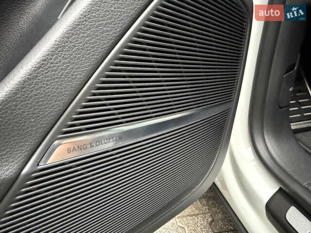 Білий Ауді Q8, об'ємом двигуна 2.97 л та пробігом 15 тис. км за 79900 $, фото 71 на Automoto.ua