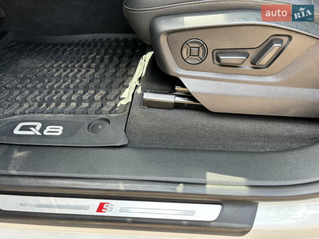 Білий Ауді Q8, об'ємом двигуна 3 л та пробігом 30 тис. км за 65000 $, фото 22 на Automoto.ua