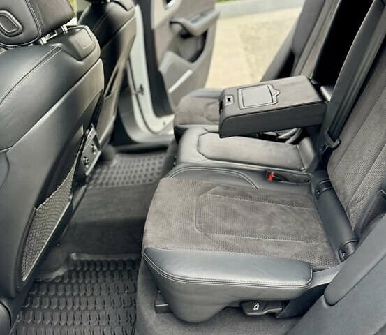 Білий Ауді Q8, об'ємом двигуна 2.97 л та пробігом 94 тис. км за 72500 $, фото 55 на Automoto.ua