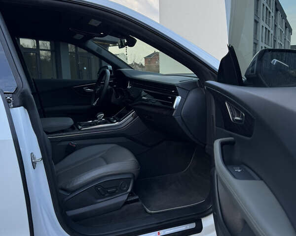 Белый Ауди Q8, объемом двигателя 2.97 л и пробегом 31 тыс. км за 73500 $, фото 61 на Automoto.ua