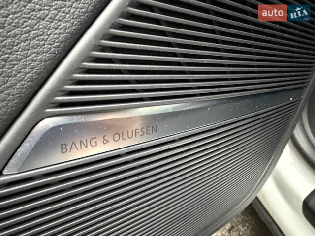 Білий Ауді Q8, об'ємом двигуна 2.97 л та пробігом 15 тис. км за 79900 $, фото 64 на Automoto.ua