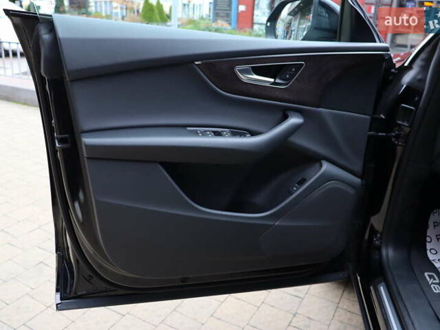 Ауди Q8 2018 в Львове на Automoto.ua Черный Ауди Q8, объемом двигателя 3 л и пробегом 119 тыс. км за 54900 $, фото 12 на Automoto.ua