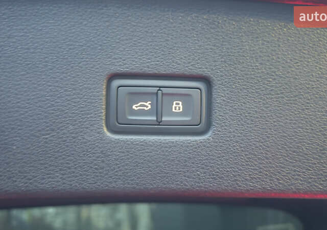 Чорний Ауді Q8, об'ємом двигуна 2.97 л та пробігом 142 тис. км за 59500 $, фото 52 на Automoto.ua