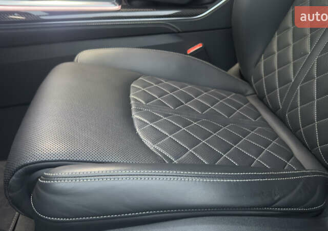 Чорний Ауді Q8, об'ємом двигуна 2.97 л та пробігом 142 тис. км за 59500 $, фото 27 на Automoto.ua