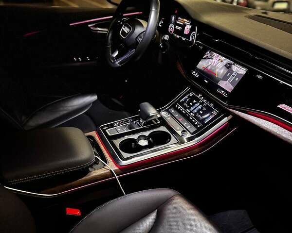 Черный Ауди Q8, объемом двигателя 3 л и пробегом 121 тыс. км за 54500 $, фото 4 на Automoto.ua