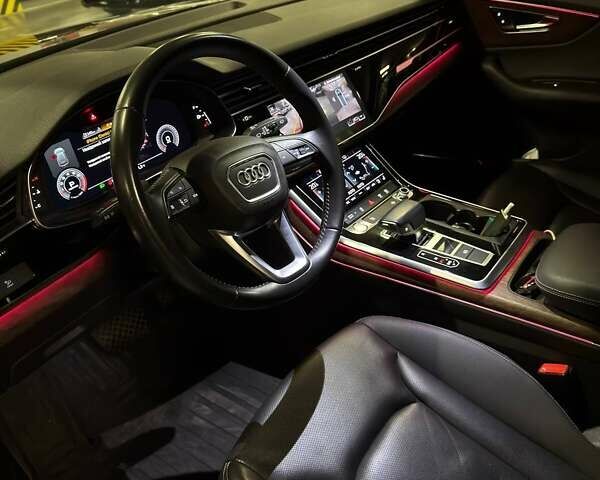 Черный Ауди Q8, объемом двигателя 3 л и пробегом 121 тыс. км за 54500 $, фото 6 на Automoto.ua