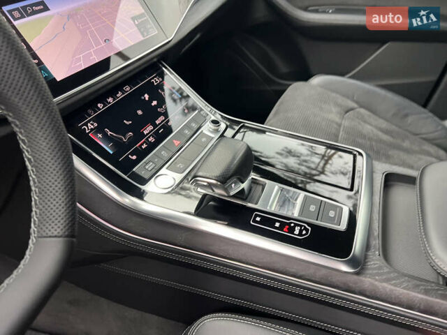 Черный Ауди Q8, объемом двигателя 3 л и пробегом 92 тыс. км за 63900 $, фото 96 на Automoto.ua