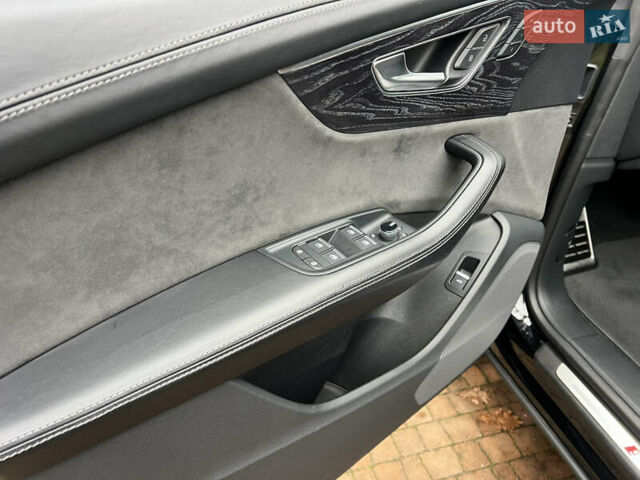 Черный Ауди Q8, объемом двигателя 3 л и пробегом 92 тыс. км за 63900 $, фото 55 на Automoto.ua