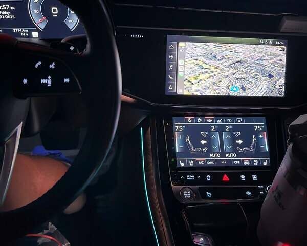 Черный Ауди Q8, объемом двигателя 3 л и пробегом 159 тыс. км за 50000 $, фото 2 на Automoto.ua