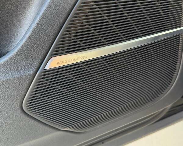 Черный Ауди Q8, объемом двигателя 3 л и пробегом 159 тыс. км за 50000 $, фото 9 на Automoto.ua