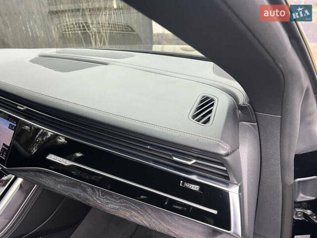 Черный Ауди Q8, объемом двигателя 3 л и пробегом 92 тыс. км за 63900 $, фото 136 на Automoto.ua