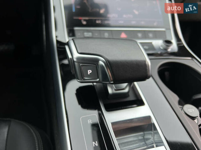 Черный Ауди Q8, объемом двигателя 3 л и пробегом 53 тыс. км за 48500 $, фото 53 на Automoto.ua