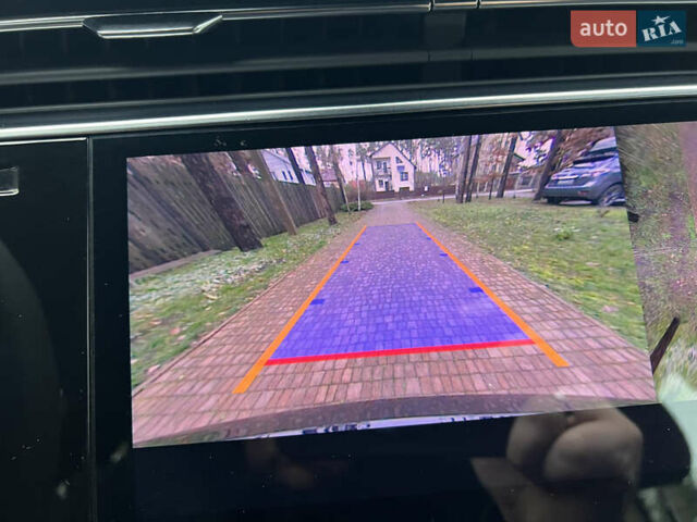 Черный Ауди Q8, объемом двигателя 3 л и пробегом 92 тыс. км за 63900 $, фото 93 на Automoto.ua