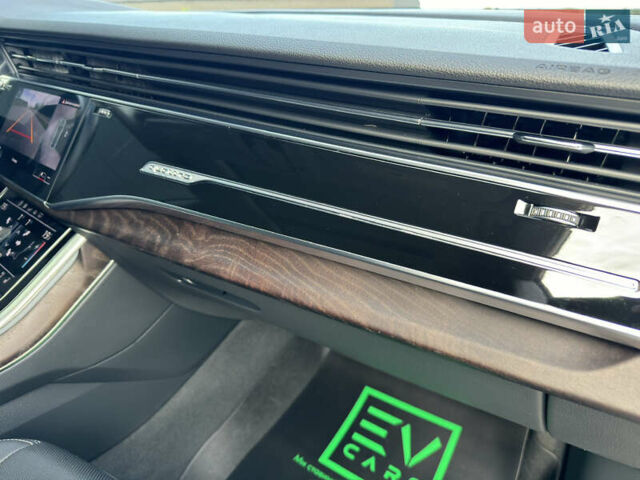 Чорний Ауді Q8, об'ємом двигуна 3 л та пробігом 137 тис. км за 57700 $, фото 42 на Automoto.ua