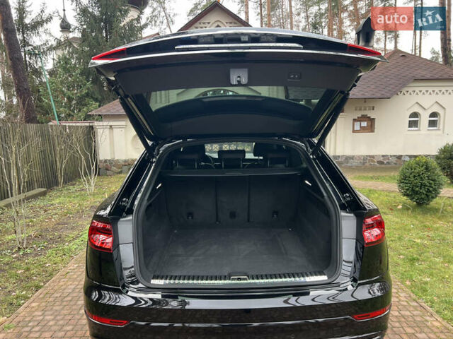 Черный Ауди Q8, объемом двигателя 3 л и пробегом 92 тыс. км за 63900 $, фото 41 на Automoto.ua