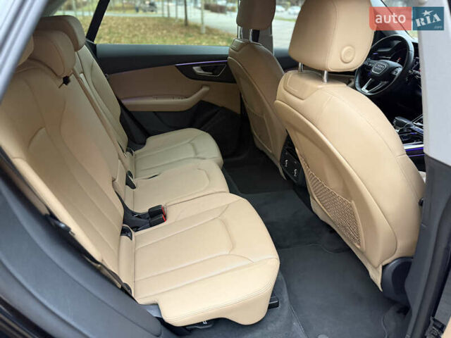 Черный Ауди Q8, объемом двигателя 2.97 л и пробегом 110 тыс. км за 56000 $, фото 7 на Automoto.ua