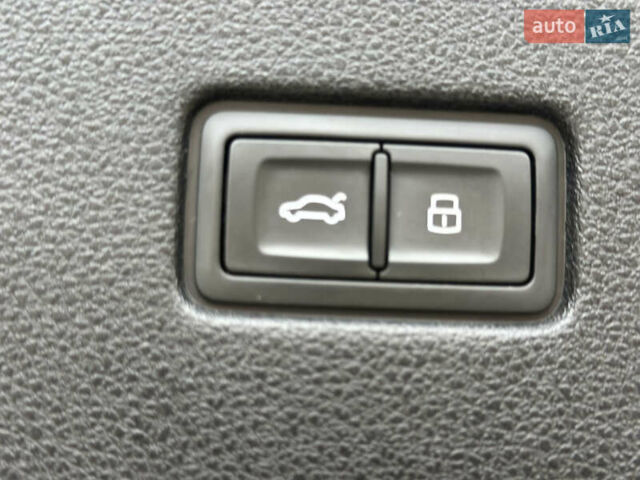 Чорний Ауді Q8, об'ємом двигуна 3 л та пробігом 115 тис. км за 43700 $, фото 43 на Automoto.ua