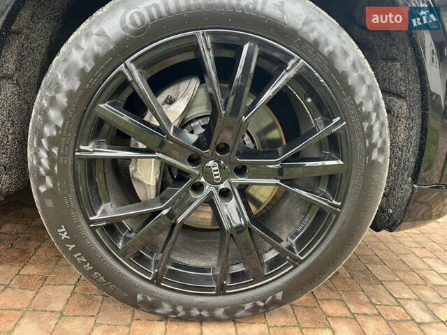 Черный Ауди Q8, объемом двигателя 3 л и пробегом 92 тыс. км за 63900 $, фото 29 на Automoto.ua