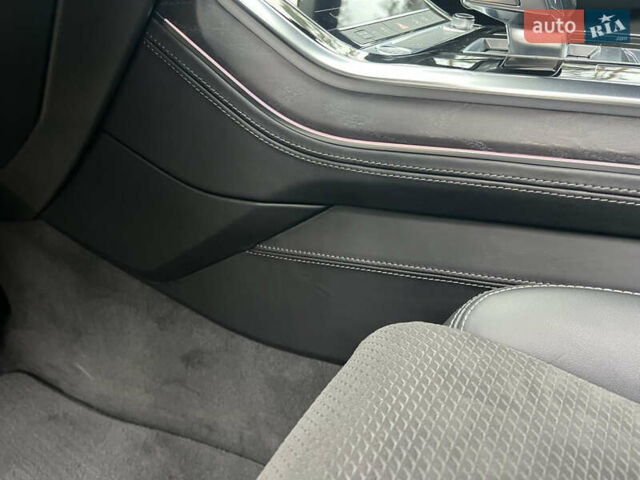 Черный Ауди Q8, объемом двигателя 3 л и пробегом 92 тыс. км за 63900 $, фото 98 на Automoto.ua
