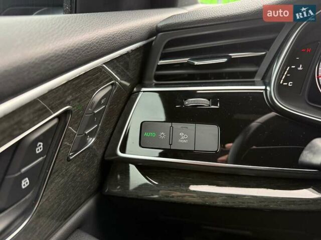 Черный Ауди Q8, объемом двигателя 3 л и пробегом 59 тыс. км за 45500 $, фото 7 на Automoto.ua