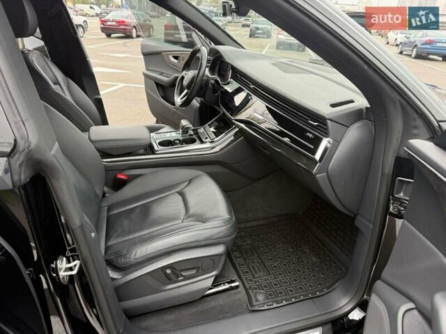 Черный Ауди Q8, объемом двигателя 3 л и пробегом 59 тыс. км за 45500 $, фото 22 на Automoto.ua