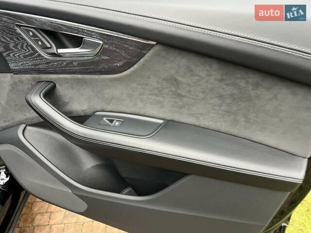 Черный Ауди Q8, объемом двигателя 3 л и пробегом 92 тыс. км за 63900 $, фото 120 на Automoto.ua