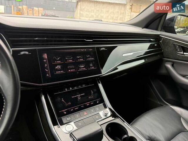 Черный Ауди Q8, объемом двигателя 3 л и пробегом 59 тыс. км за 45500 $, фото 6 на Automoto.ua