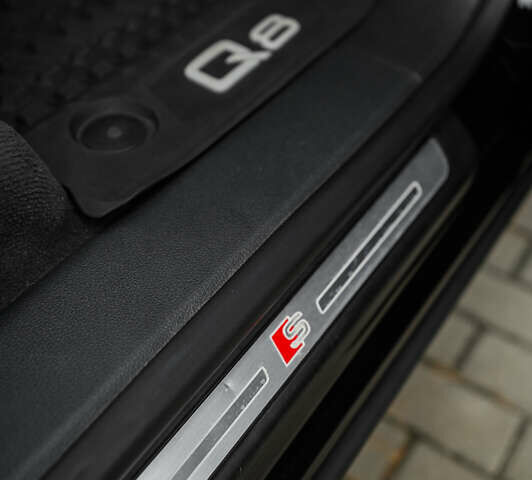 Черный Ауди Q8, объемом двигателя 3 л и пробегом 126 тыс. км за 49900 $, фото 44 на Automoto.ua