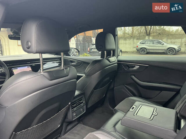 Черный Ауди Q8, объемом двигателя 3 л и пробегом 92 тыс. км за 63900 $, фото 106 на Automoto.ua