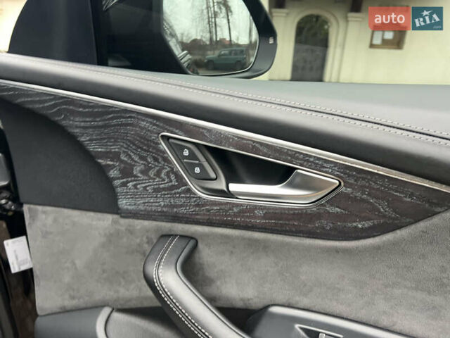 Черный Ауди Q8, объемом двигателя 3 л и пробегом 92 тыс. км за 63900 $, фото 132 на Automoto.ua