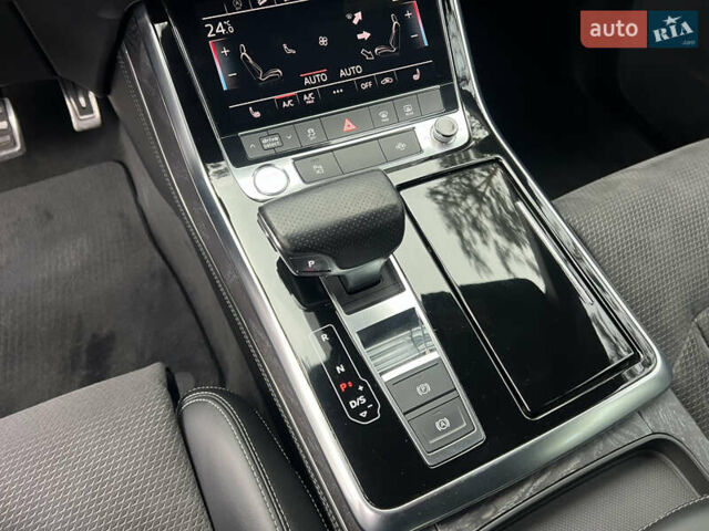 Черный Ауди Q8, объемом двигателя 3 л и пробегом 92 тыс. км за 63900 $, фото 87 на Automoto.ua