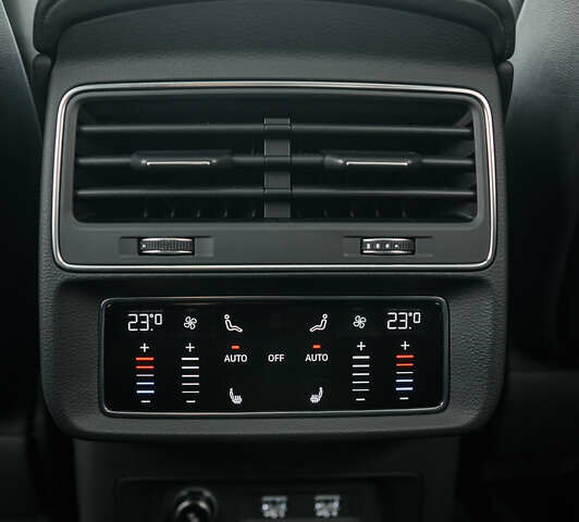 Черный Ауди Q8, объемом двигателя 3 л и пробегом 126 тыс. км за 49900 $, фото 79 на Automoto.ua