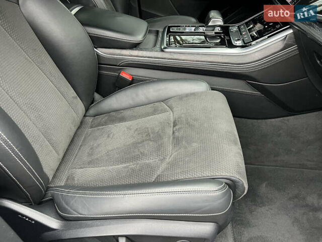 Черный Ауди Q8, объемом двигателя 3 л и пробегом 92 тыс. км за 63900 $, фото 126 на Automoto.ua