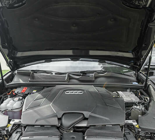 Черный Ауди Q8, объемом двигателя 3 л и пробегом 126 тыс. км за 49900 $, фото 101 на Automoto.ua