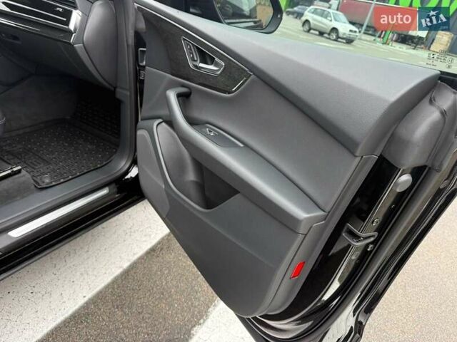 Черный Ауди Q8, объемом двигателя 3 л и пробегом 59 тыс. км за 45500 $, фото 11 на Automoto.ua