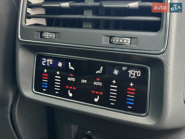 Ауді Q8 2019 у Рівному на Automoto.ua Чорний Ауді Q8, об'ємом двигуна 2.97 л та пробігом 179 тис. км за 53900 $, фото 32 на Automoto.ua