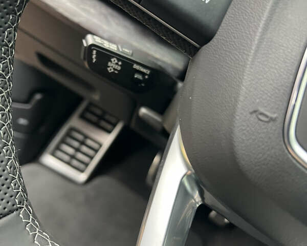 Черный Ауди Q8, объемом двигателя 3 л и пробегом 92 тыс. км за 63900 $, фото 62 на Automoto.ua