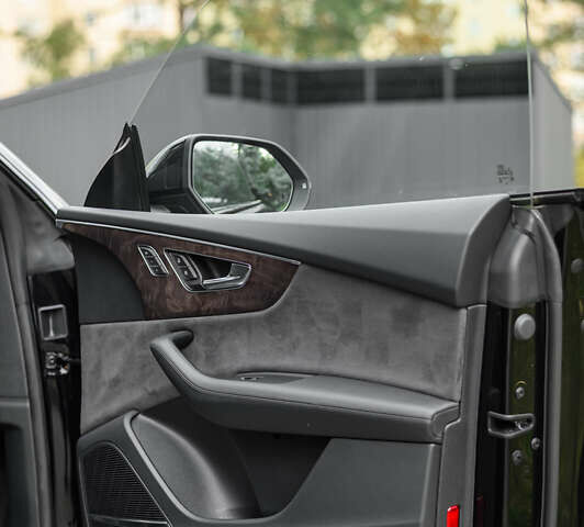 Черный Ауди Q8, объемом двигателя 3 л и пробегом 126 тыс. км за 49900 $, фото 40 на Automoto.ua