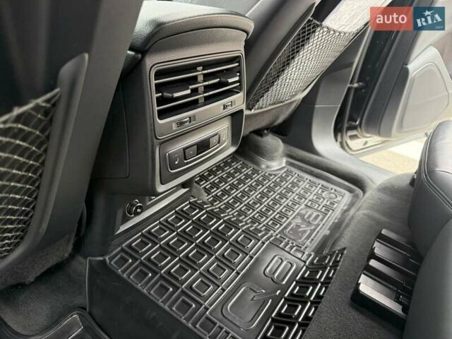 Черный Ауди Q8, объемом двигателя 3 л и пробегом 59 тыс. км за 45500 $, фото 4 на Automoto.ua