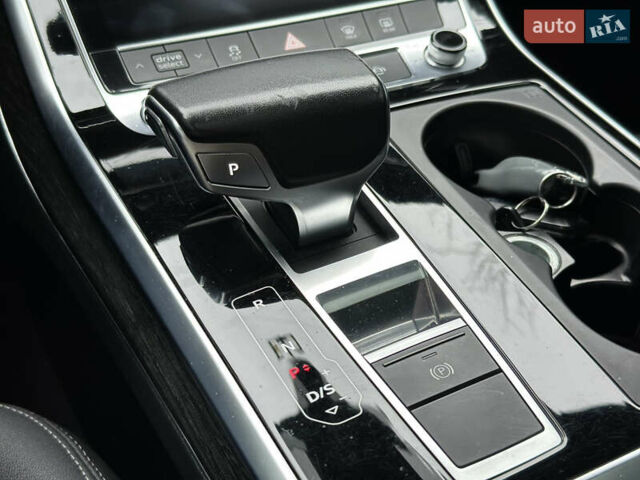 Чорний Ауді Q8, об'ємом двигуна 3 л та пробігом 115 тис. км за 43700 $, фото 27 на Automoto.ua