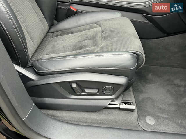 Черный Ауди Q8, объемом двигателя 3 л и пробегом 92 тыс. км за 63900 $, фото 125 на Automoto.ua