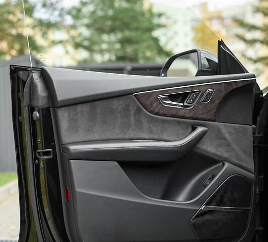 Черный Ауди Q8, объемом двигателя 3 л и пробегом 126 тыс. км за 49900 $, фото 29 на Automoto.ua