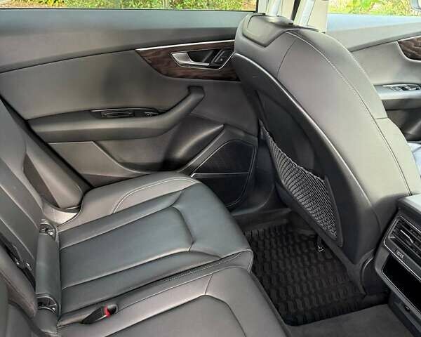 Черный Ауди Q8, объемом двигателя 3 л и пробегом 159 тыс. км за 50000 $, фото 17 на Automoto.ua