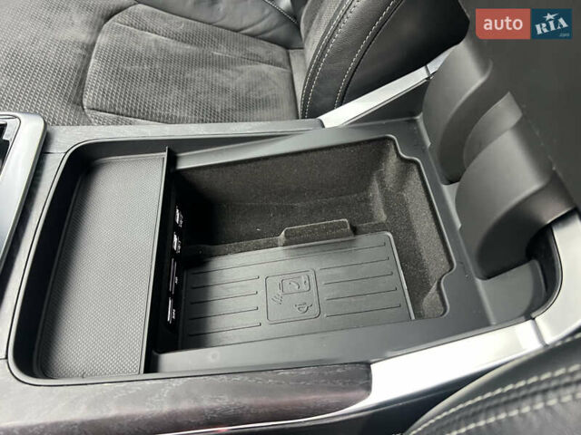 Черный Ауди Q8, объемом двигателя 3 л и пробегом 92 тыс. км за 63900 $, фото 100 на Automoto.ua