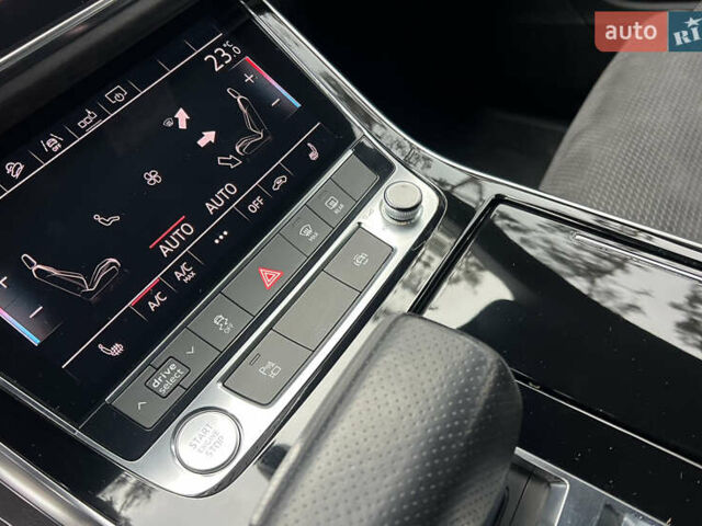 Черный Ауди Q8, объемом двигателя 3 л и пробегом 92 тыс. км за 63900 $, фото 95 на Automoto.ua