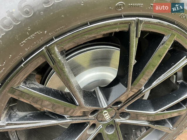 Черный Ауди Q8, объемом двигателя 3 л и пробегом 92 тыс. км за 63900 $, фото 40 на Automoto.ua